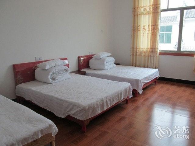 沙西线农副产品批发市场旁的旅馆 城市烟火中的栖身之所
